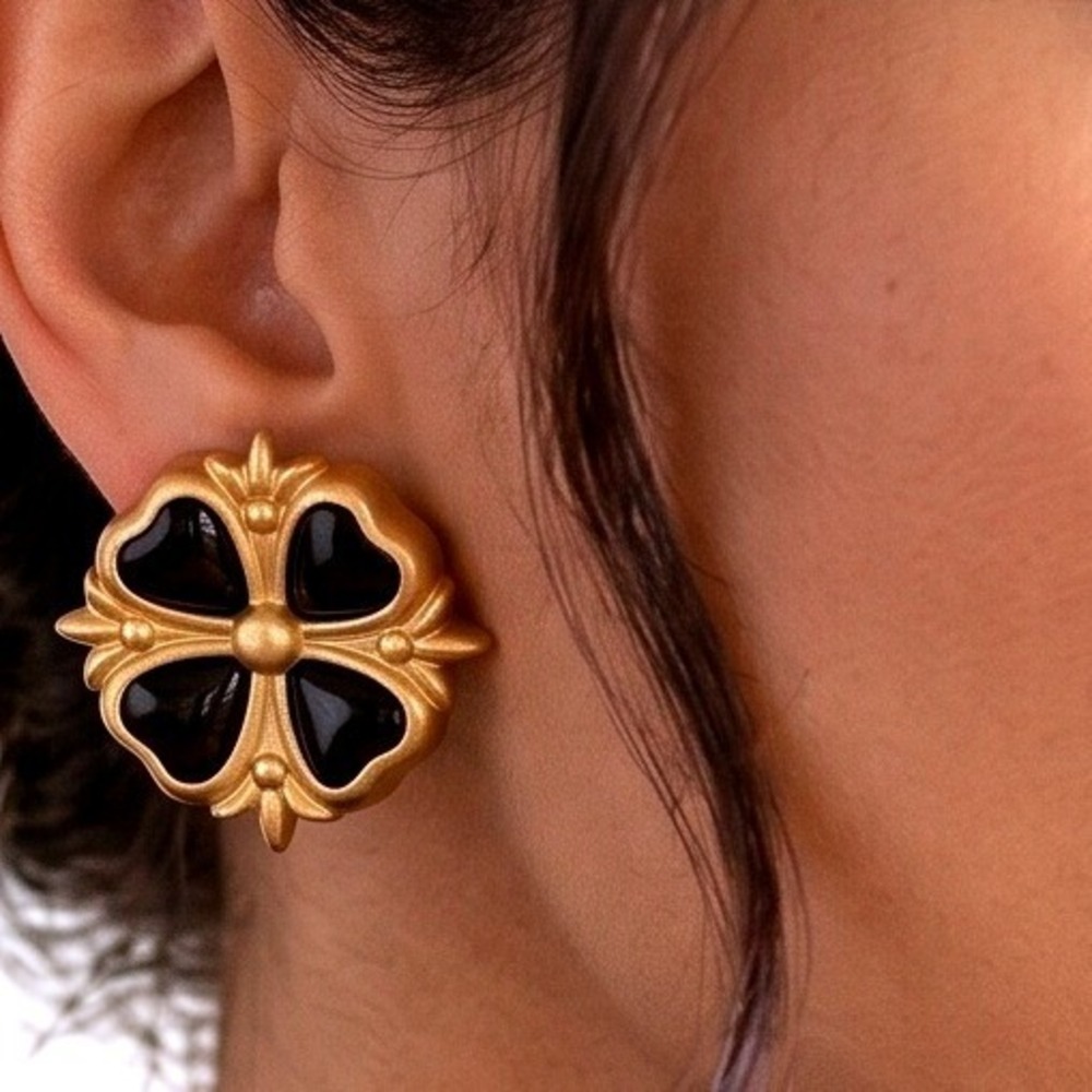 Vintage Sue Ellen Matte Gold Black Cabochon Quatrefoil Clover Clip On Earrings